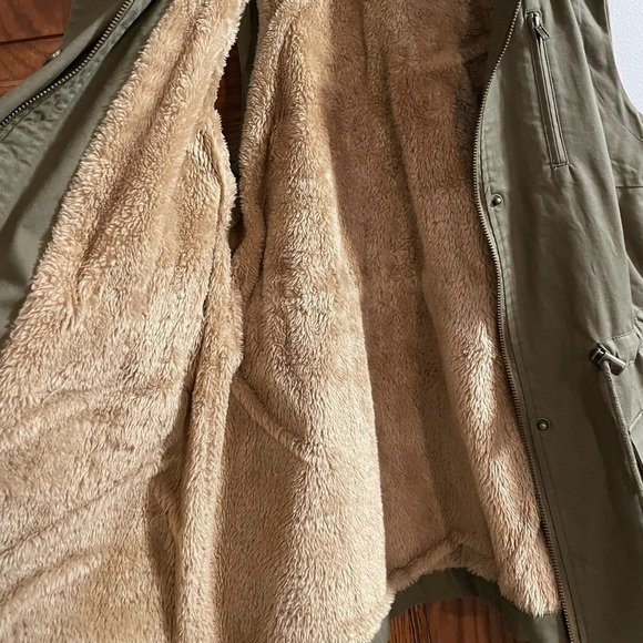 OLIVE Green Faux Fur Lined Vest. Zipup Hoodie with Drawstring Sz Large Love Tree - Picture 5 of 6